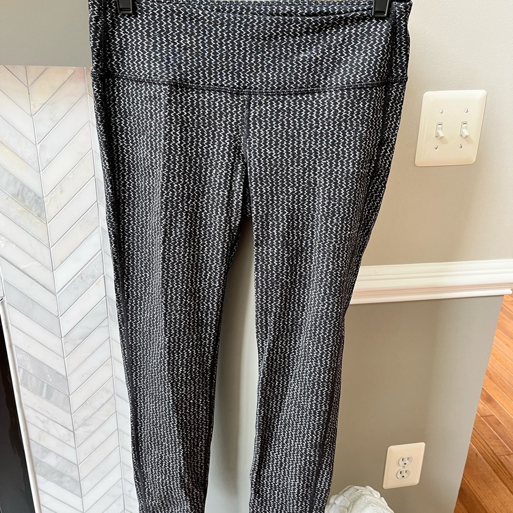 Athleta black and gray leggings/tights SIZE MEDIUM